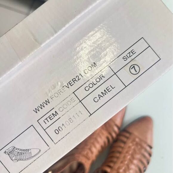 Forever 21 Camel Booties Flat Womens Size 7 - Picture 9 of 9